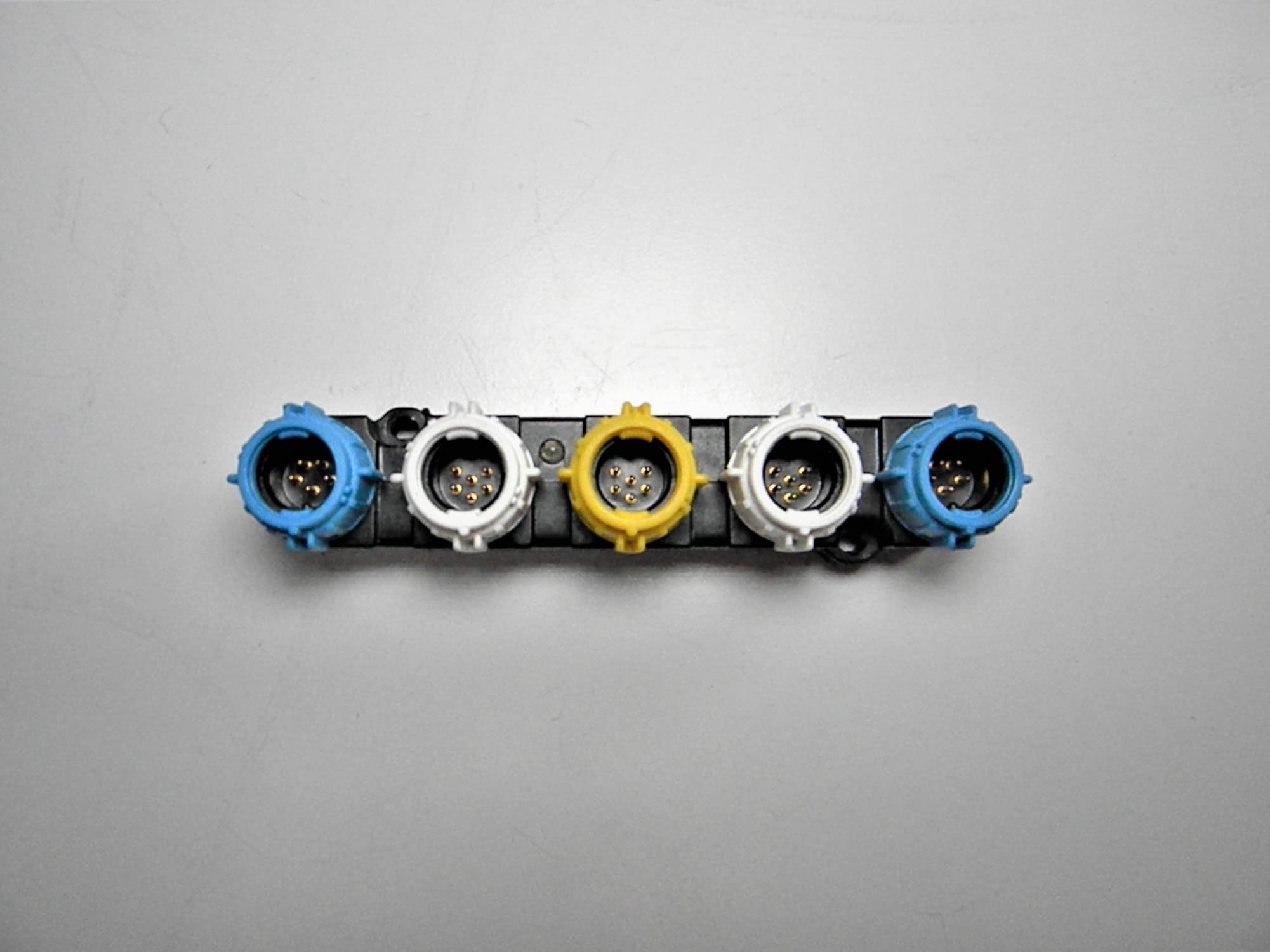 thumbnail image 2 of RAYMARINE E22158 Converter – Seatalk 1 To SeatalkNG Adapter For Marine Navigation Systems, Boating Electronics Compatibility 2 of 11