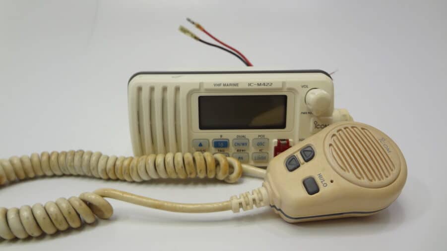 Icom IC-M422 Marine VHF Transceiver Radio Unit w/ Icom HM-150B Hand Microphone