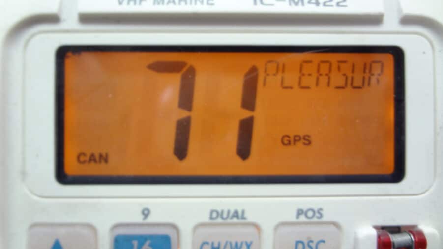 Icom IC-M422 Marine VHF Transceiver Radio Unit w/ Icom HM-150B Hand Microphone - Image 13