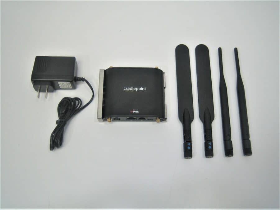 CradlePoint IBR600LP-AT AT&T SIM Mobile Broadband Router w/ AC Adapter + 4 Antennas