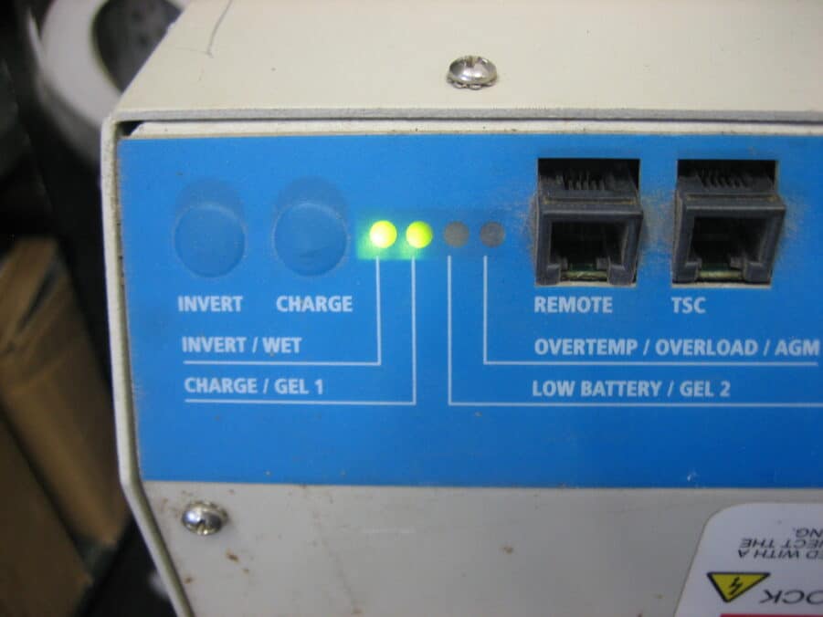 Xantrex Freedom 20 Inverter Charger PARTS/REPAIR No Inverter No Charger - Image 5