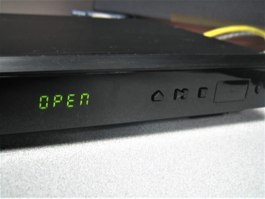 LG BP220 Smart Network Blu-ray Disc DVD Player USB HDMI - Good Condition! - Image 3