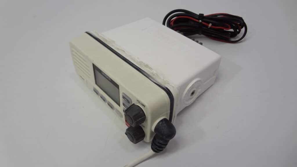 Uniden UM380 Submersible Marine VHF Radio Transceiver Unit w/ Hand