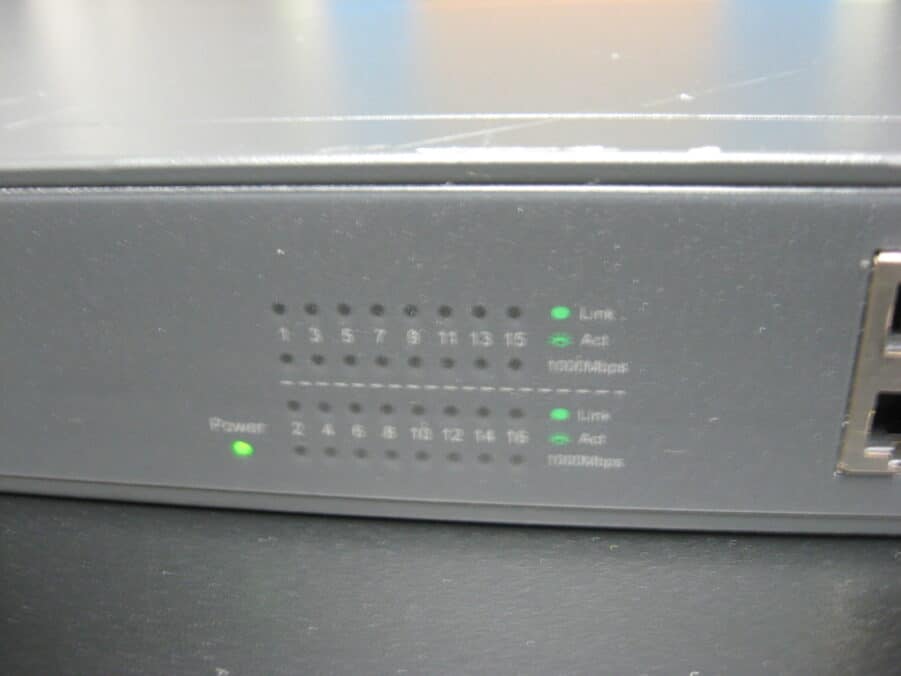 TP-Link 16-Port Gigabit Ethernet TL-SG1016 1000Mbps Rackmount Switch - Image 3