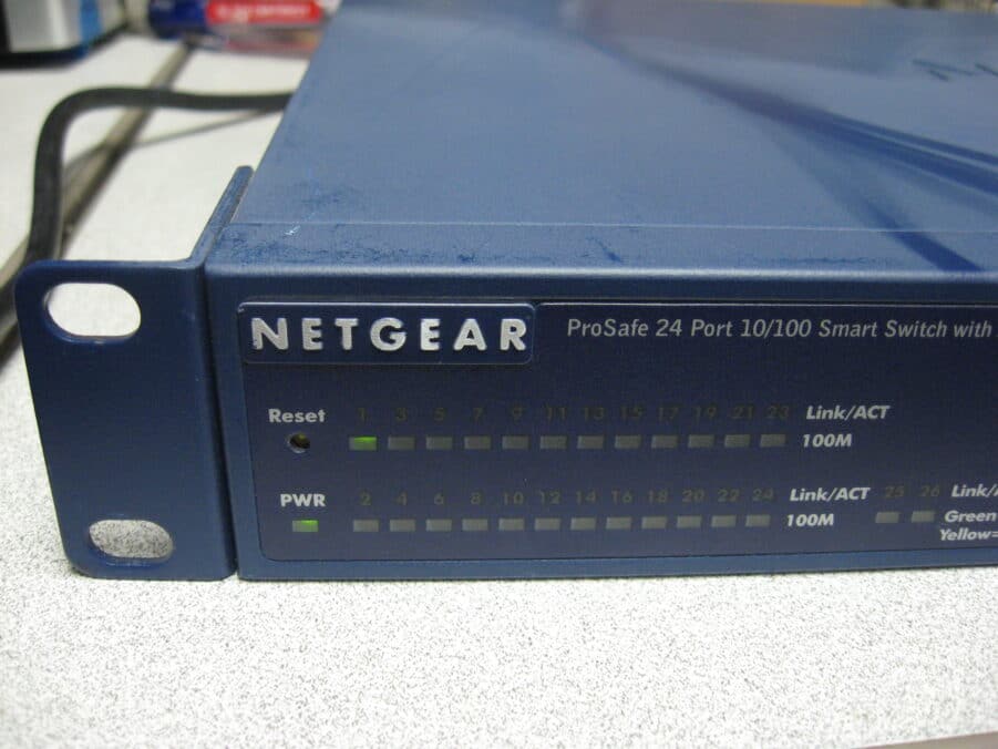 Netgear ProSafe 24 Port 10/100 Smart Switch w/2 Gigabit Ports FS726T - Image 10