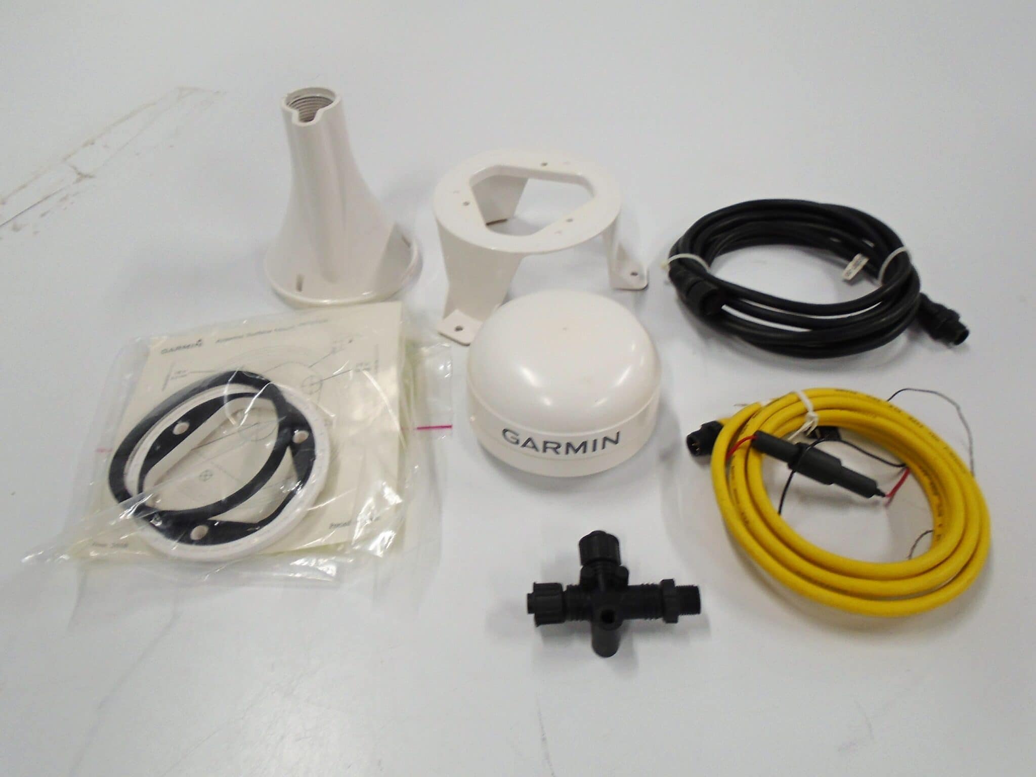 Garmin GPS17X NMEA 2000 GPS Antenna 6 Foot Drop cable (Good Cond