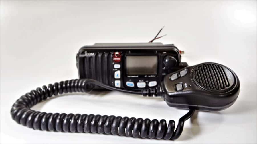 Icom IC-M402 Marine VHF Radio Transceiver Unit w/ HM-129B Hand Microphone