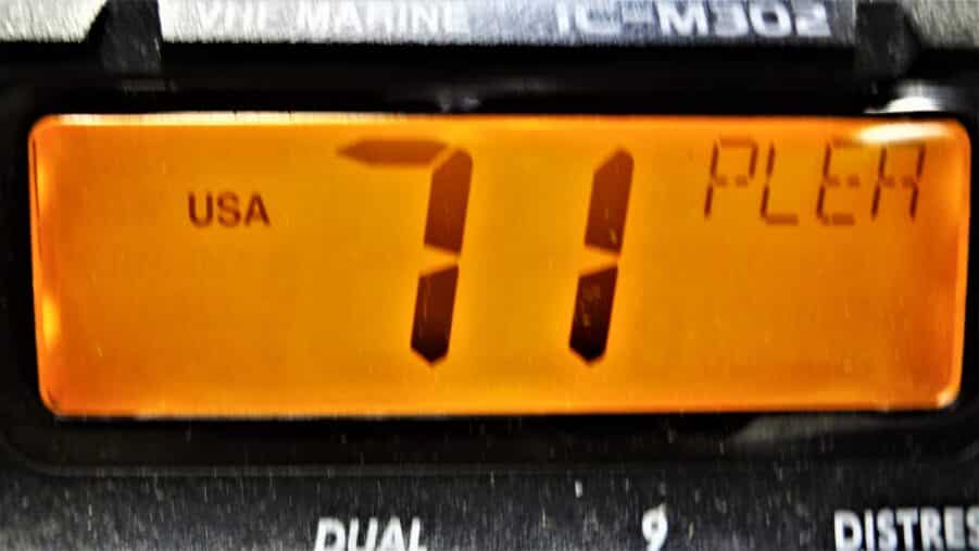 Icom IC-M302 Submersible Marine VHF Radio Transceiver Unit w/ HM-141B Hand Mic - Image 12