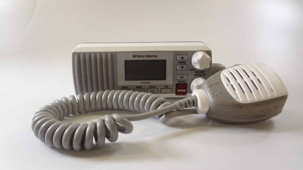 West Marine VHF 490 Fixed Mount Marine VHF Radio Transceiver Unit W/ Hand Mic Max Marine