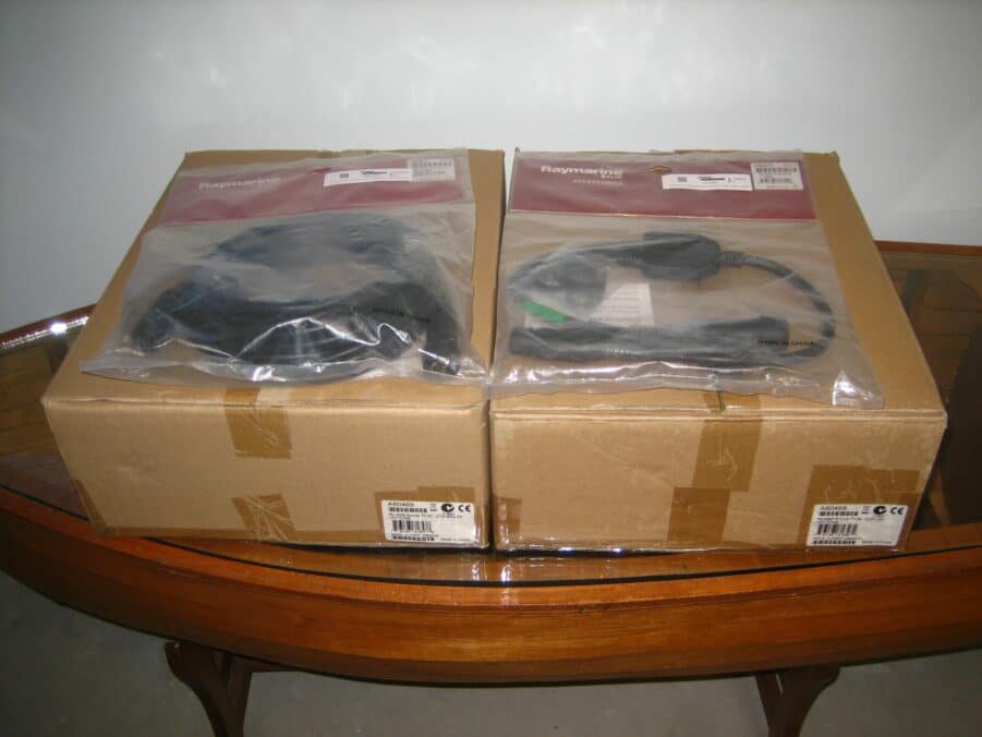 Raymarine T70319 *NEW* Realvision RV220 Transducer Pair f/20° 8m Cable & Y-Cable