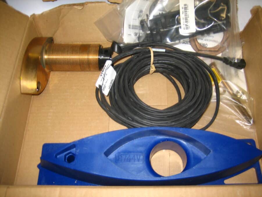 Standard Horizon *NEW* DST526 Airmar B744V Transducer 50/200khz f