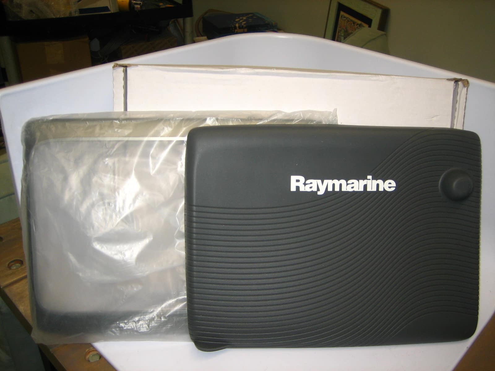 Raymarine Suncover & Bezel ONLY -Part of R70011 C/E Classic Mounting ...