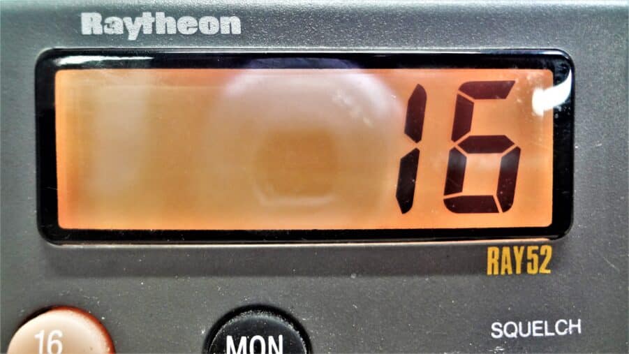 Raytheon RAY52 Submersible Marine VHF Radio Transceiver Unit w/ Hand Mic -Tested - Image 12