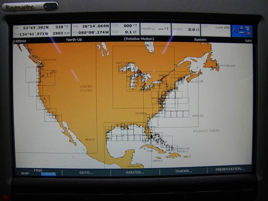 Raymarine C140w Display w/Bezel & Sun Cover- E62115 - TESTED! 90 Day Warranty! - Image 7