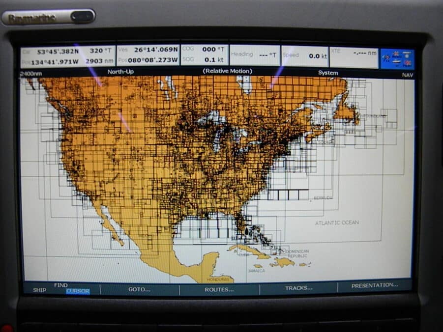 Raymarine C140w Display w/Bezel & Sun Cover- E62115 - TESTED! 90 Day Warranty! - Image 6