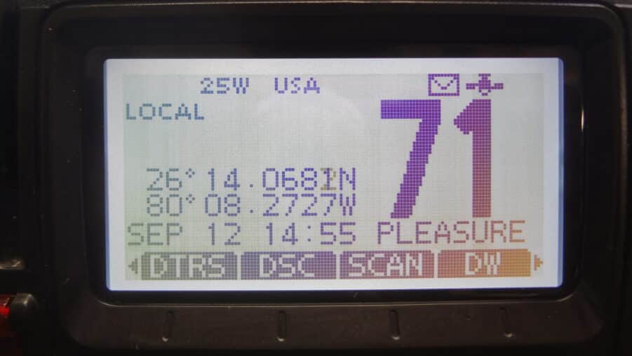 Icom IC-M424G Marine VHF Radio Transceiver Unit w/ HM-205B Mic - Image 12
