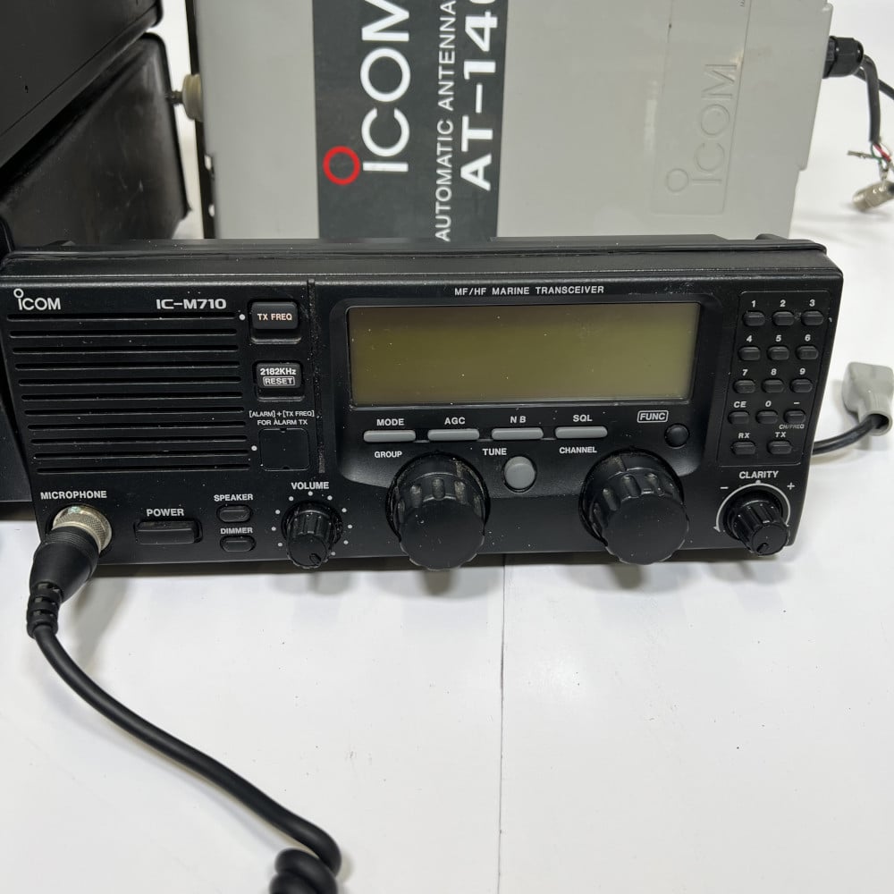 ICM710 Single Side Band Radios w/ AT140 Tuner HM120 Parts Lot