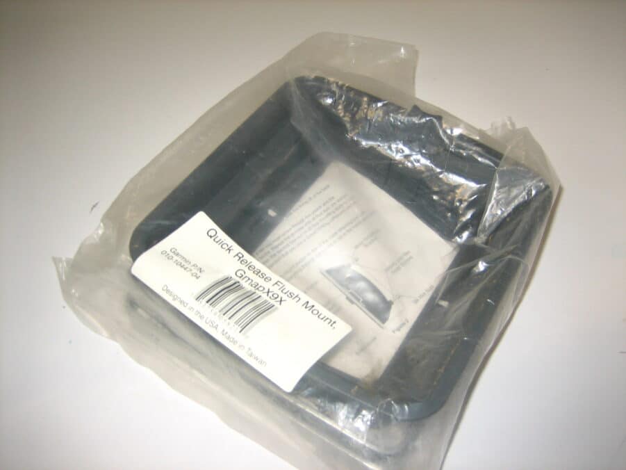 Garmin 010-10447-04 Quick Release Flush Mount Kit for GPSmap 292 492 498c 298c