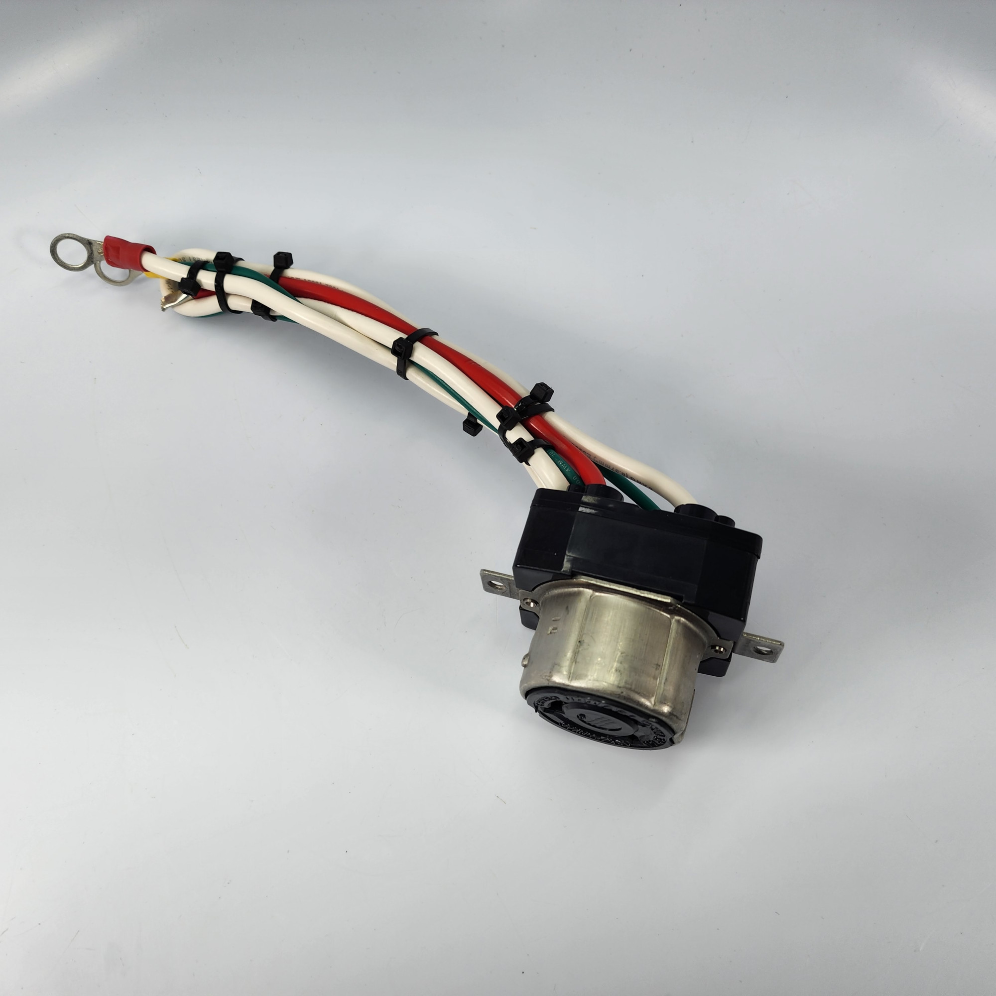 Leviton 6369CR 3Pole 4Watt 50Amp 125/250VAC Locking Single Outlet