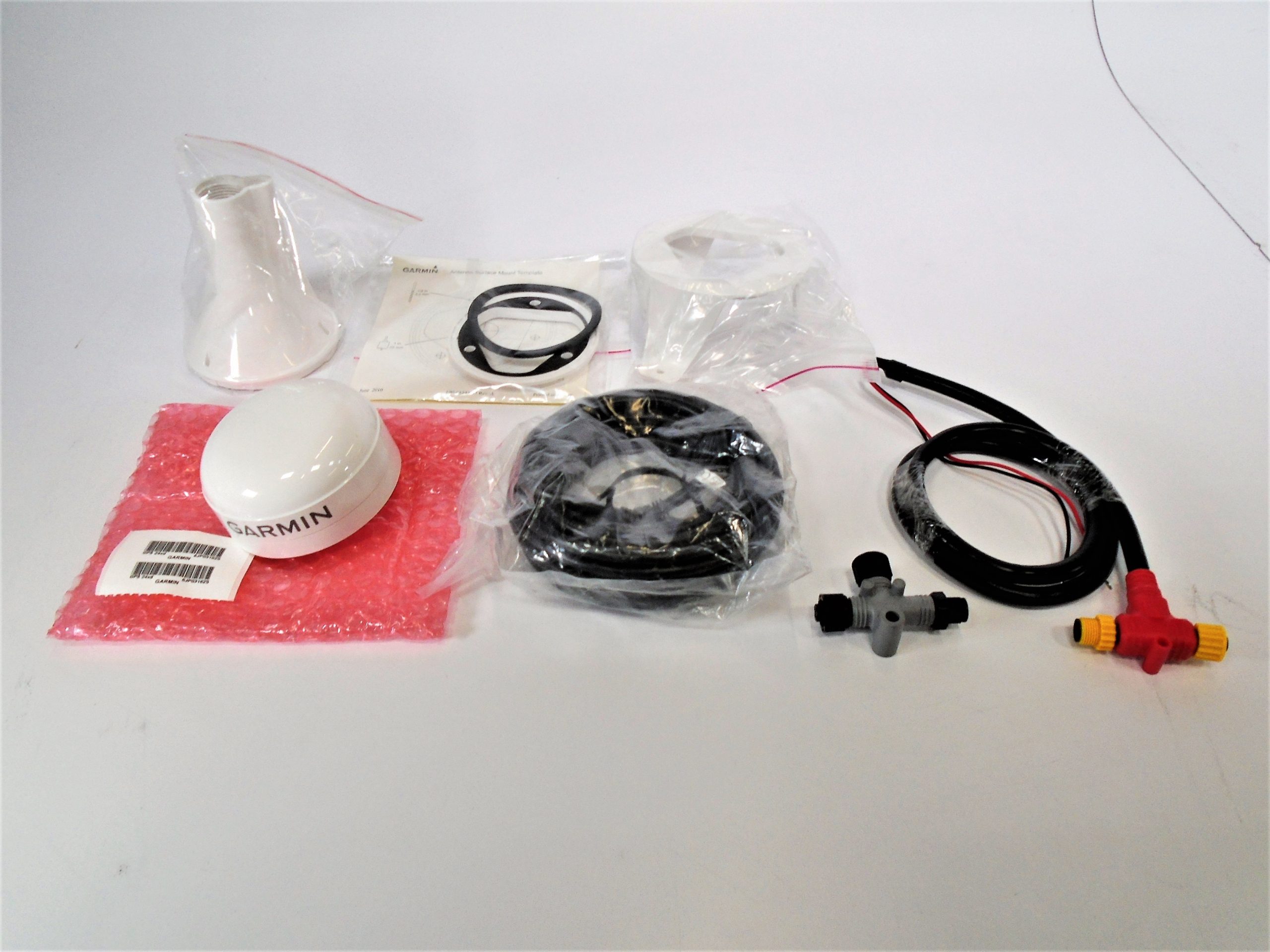 Garmin GPS 24XD NMEA2K GPS Antenna & 3 Mounts W/NMEA2k Drop Cable