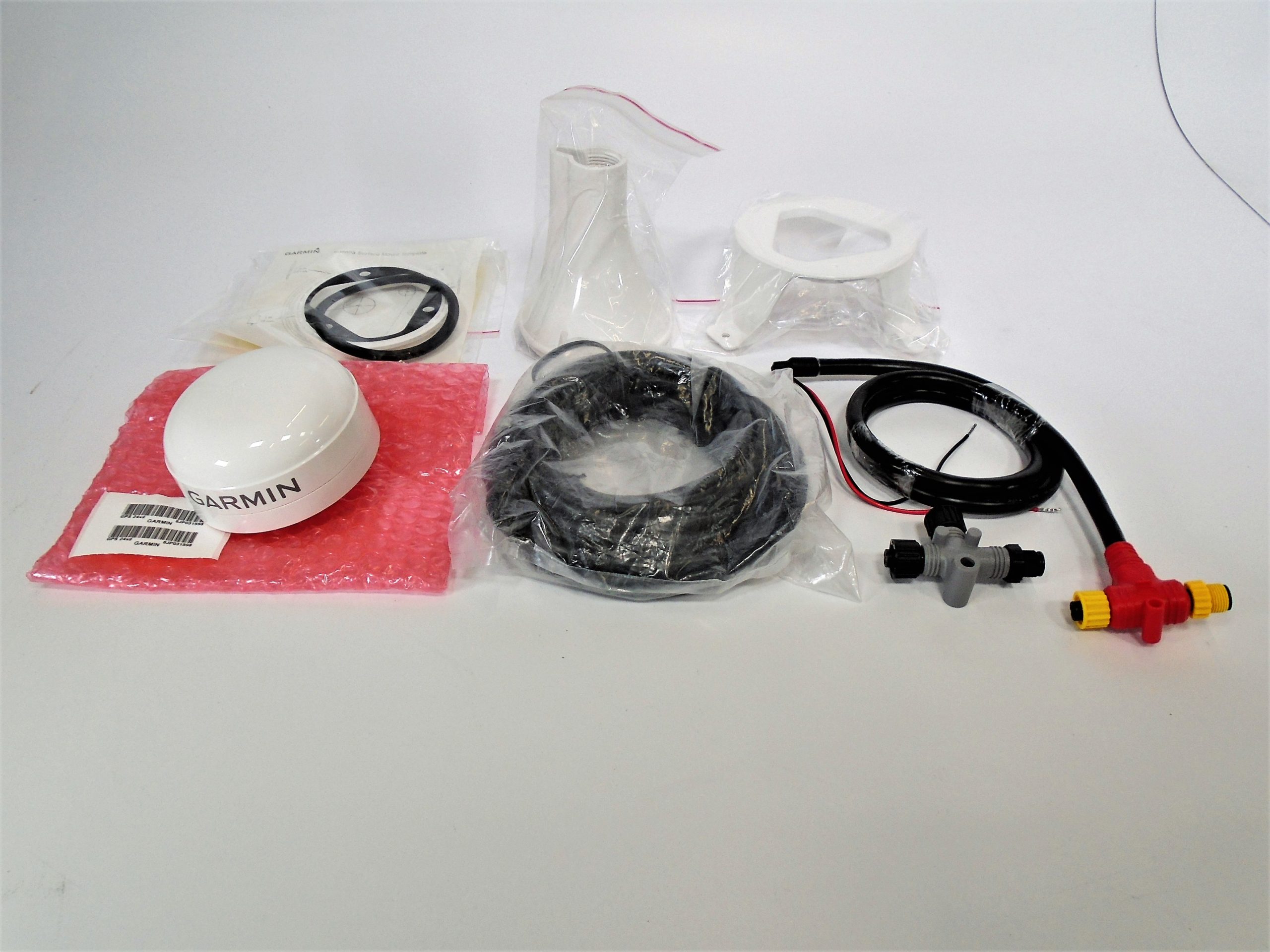 Garmin GPS 24XD NMEA2K GPS Antenna & 3 Mounts W/NMEA2k Drop Cable