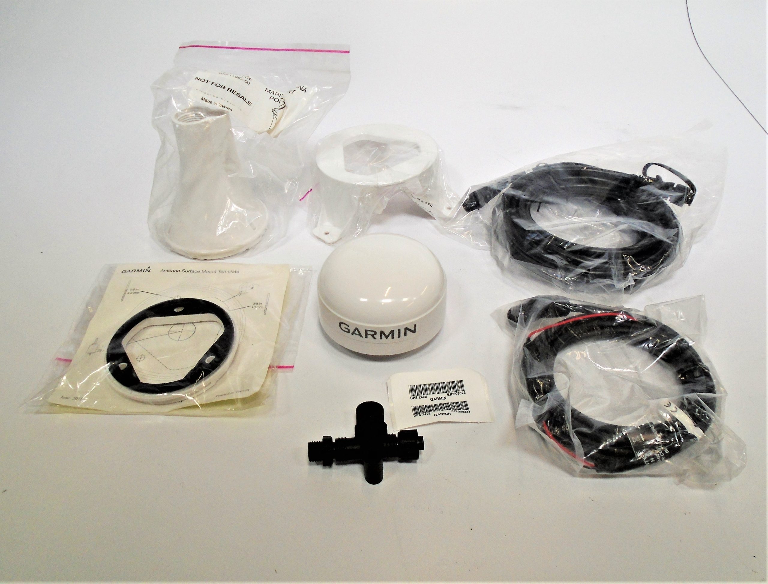 Garmin GPS 24XD NMEA2K GPS Antenna & 3 Mounts W/NMEA2k Drop Cable