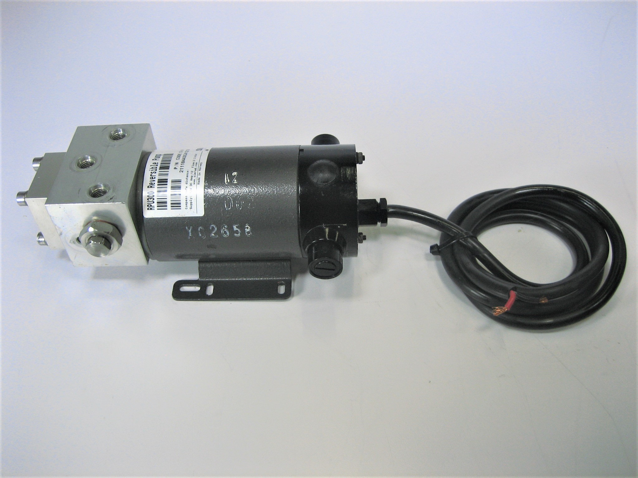 Motor Rpu Simrad-RPU300-21118443- Reversible Hydraulic pump Motor - Max Marine ...