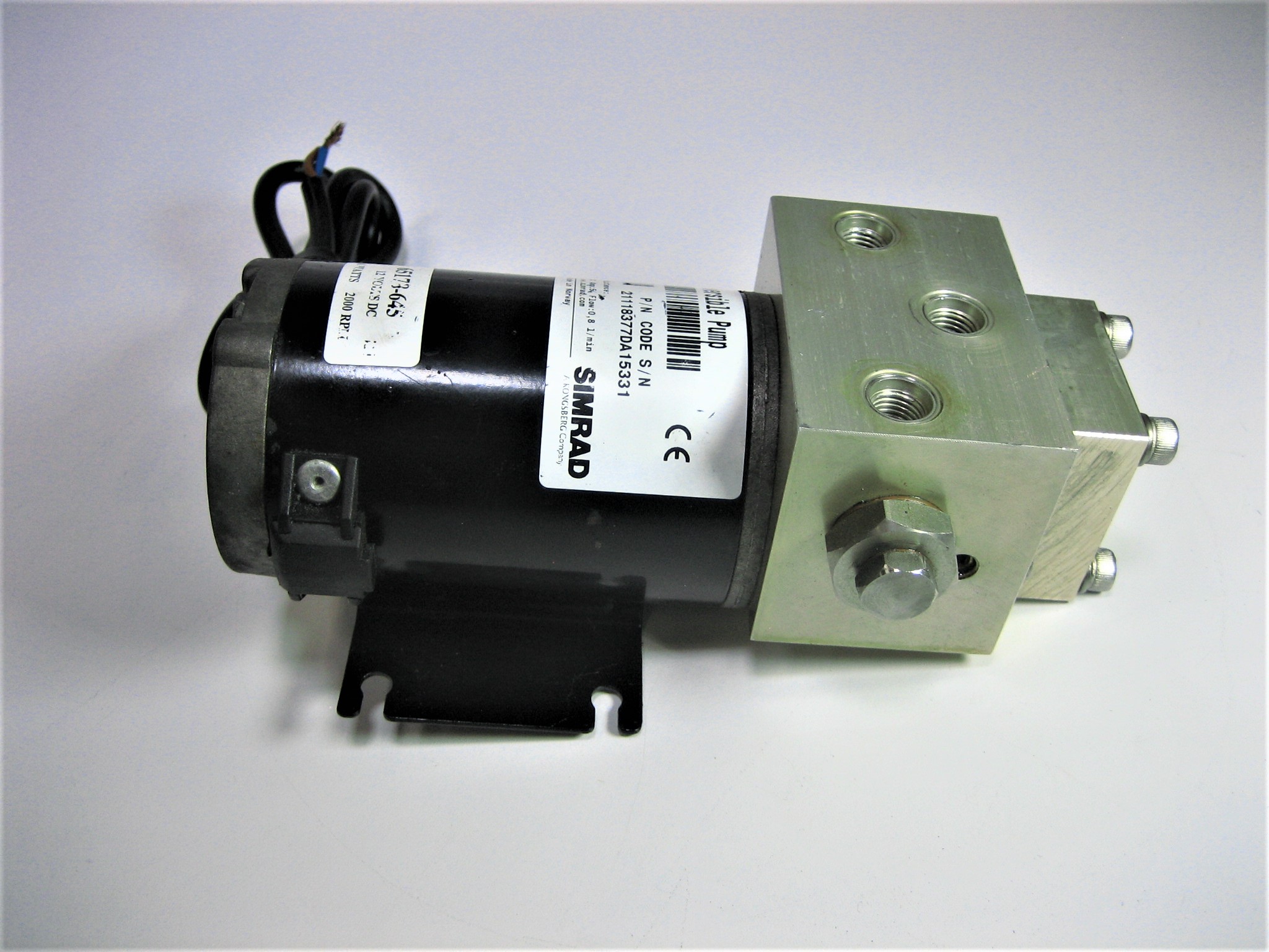 SimradRPU8021118377Reversable Hydraulic Pump Max Marine Electronics