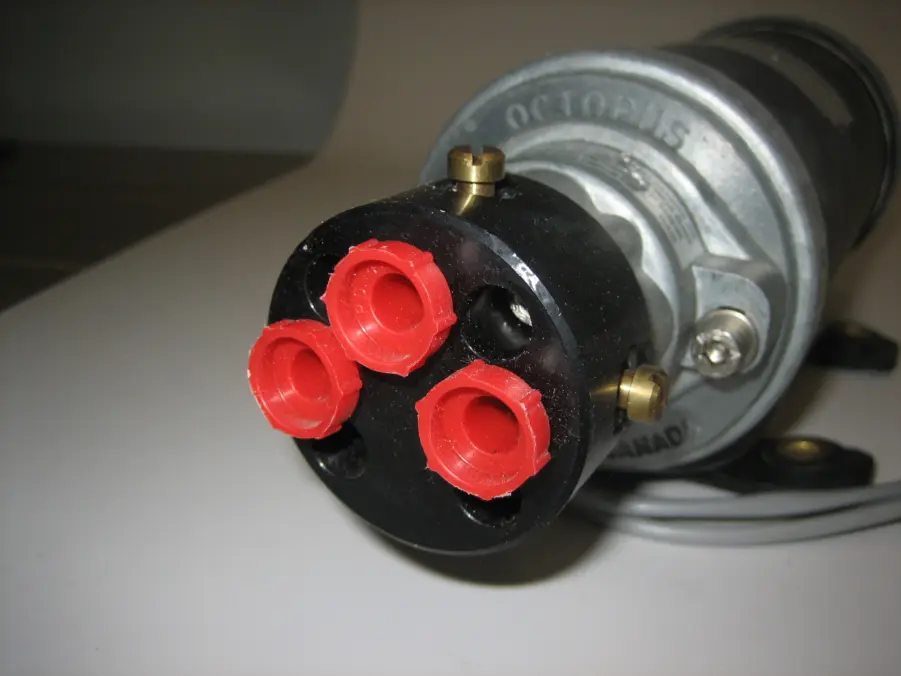 Octopus Pump Model 2012 12v Reversing Hydraulic Autopilot Pump - NEW BLEM - Image 4