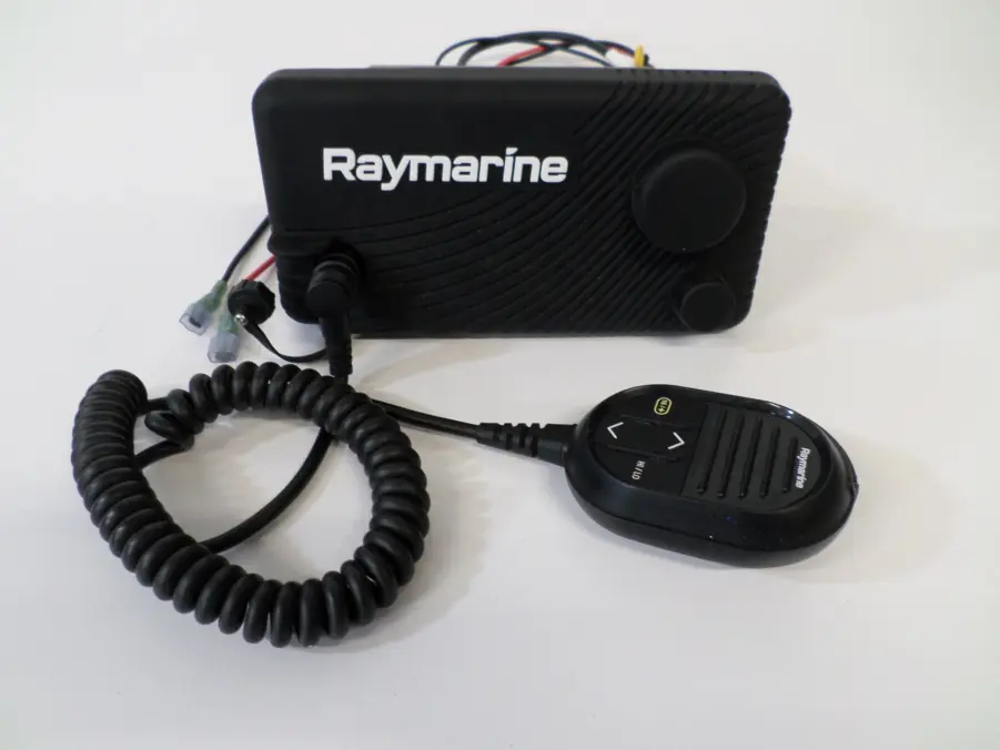 Raymarine Ray63 VHF with Handset - Built in GPS!