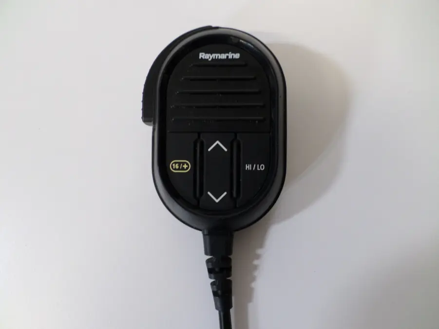 Raymarine Ray63 VHF with Handset - Built in GPS! - Image 4