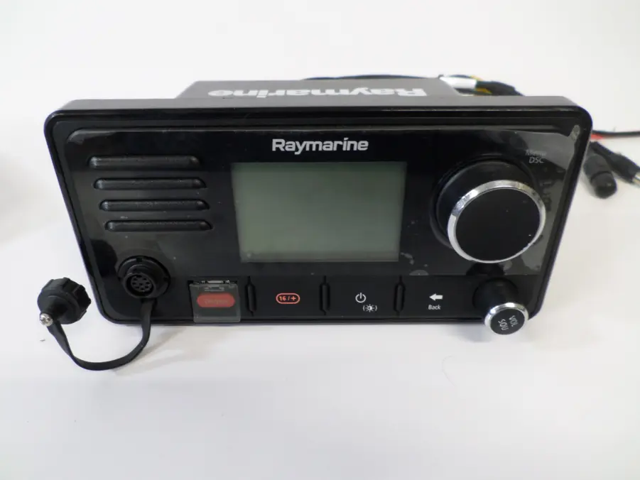 Raymarine Ray63 VHF with Handset - Built in GPS! - Image 2