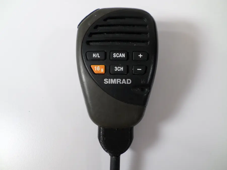 B&G V50 VHF with AIS Receiver - Image 3