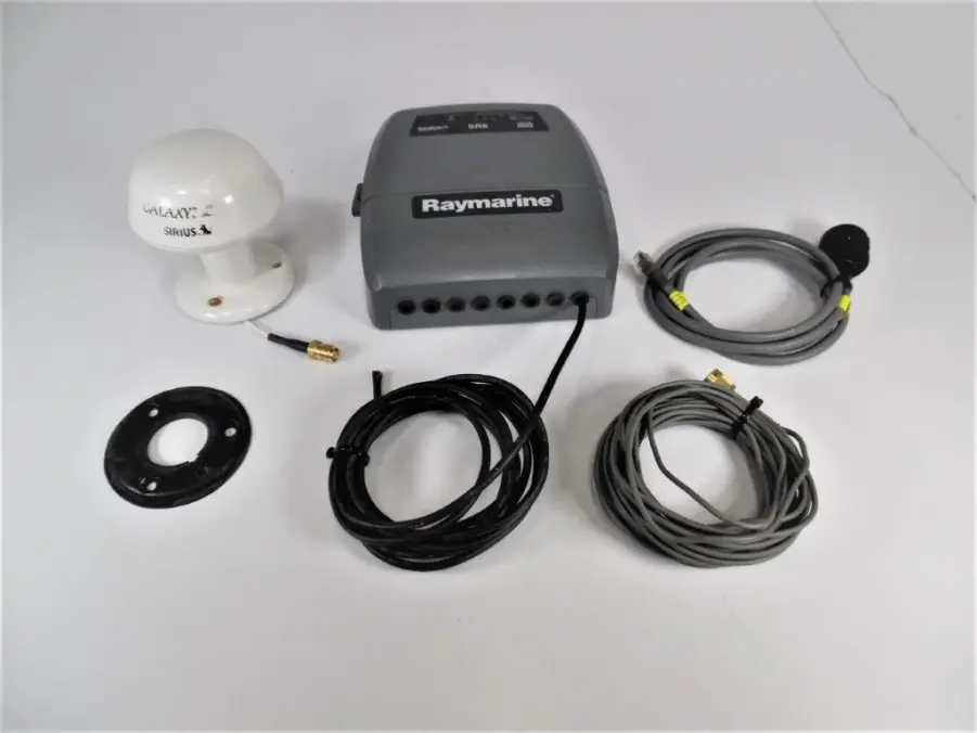 Raymarine SR6 Sirius Sat Wx/XM Receiver & HS Switch w/Accessories
