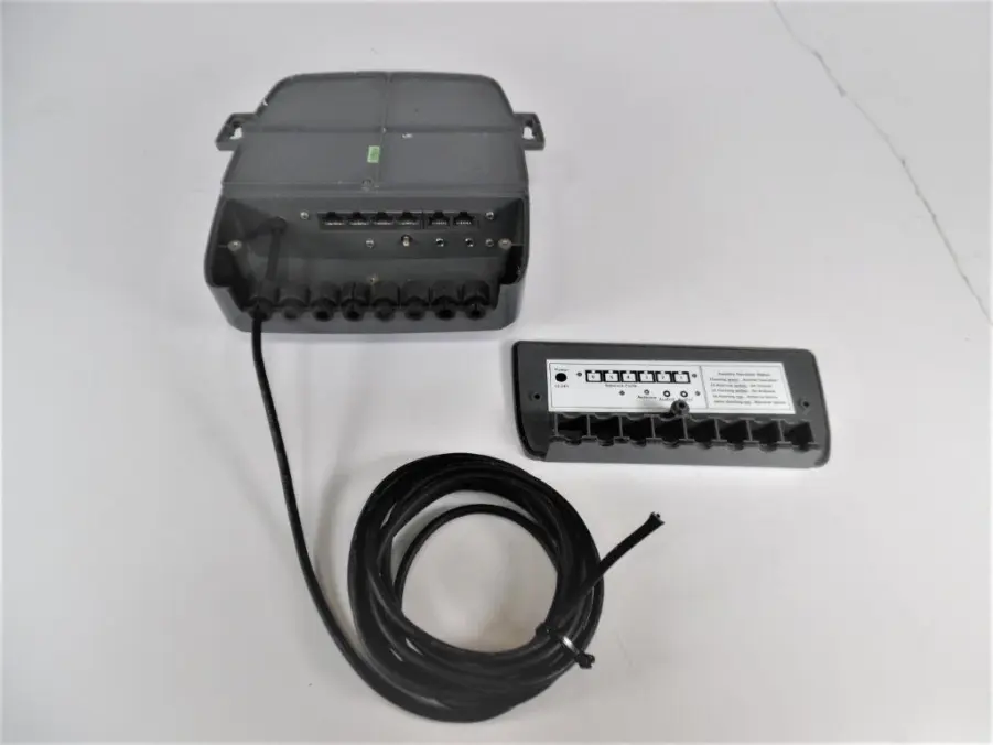 Raymarine SR6 Sirius Sat Wx/XM Receiver & HS Switch w/Accessories - Image 2