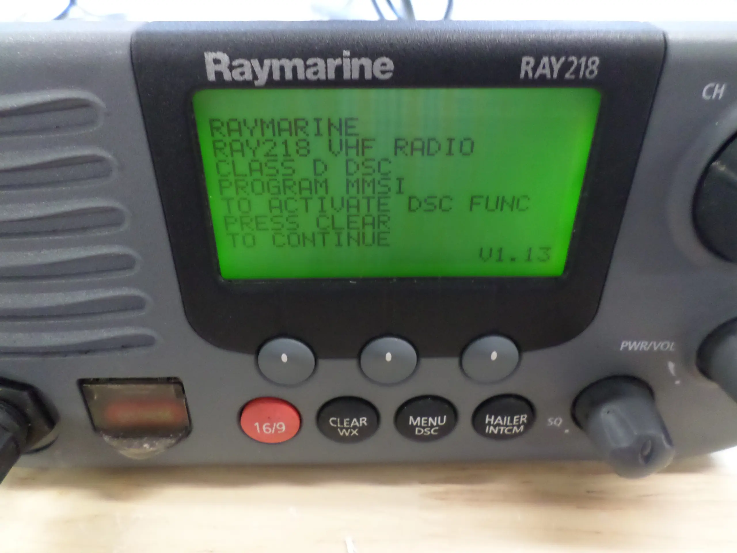 Raymarine RAY218 Marine VHF Radio with Mic Good Condition Max