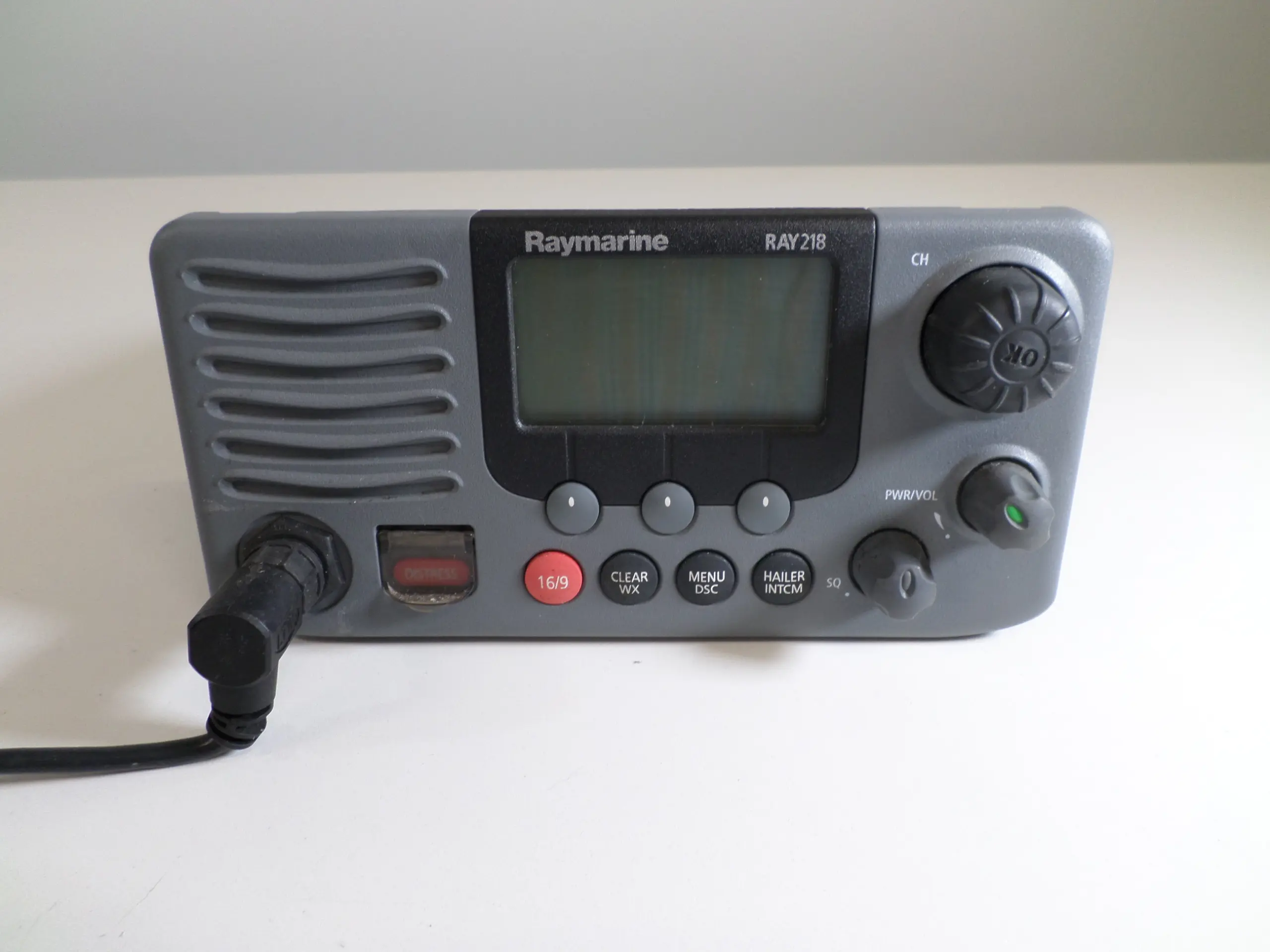 Raymarine RAY218 Marine VHF Radio with Mic Good Condition Max