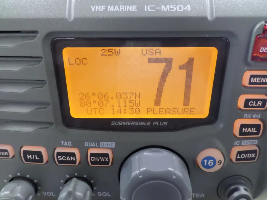 ICOM IC-M504 Marine VHF Radio Grey w/ Attached Mic - Great Condition - Image 3