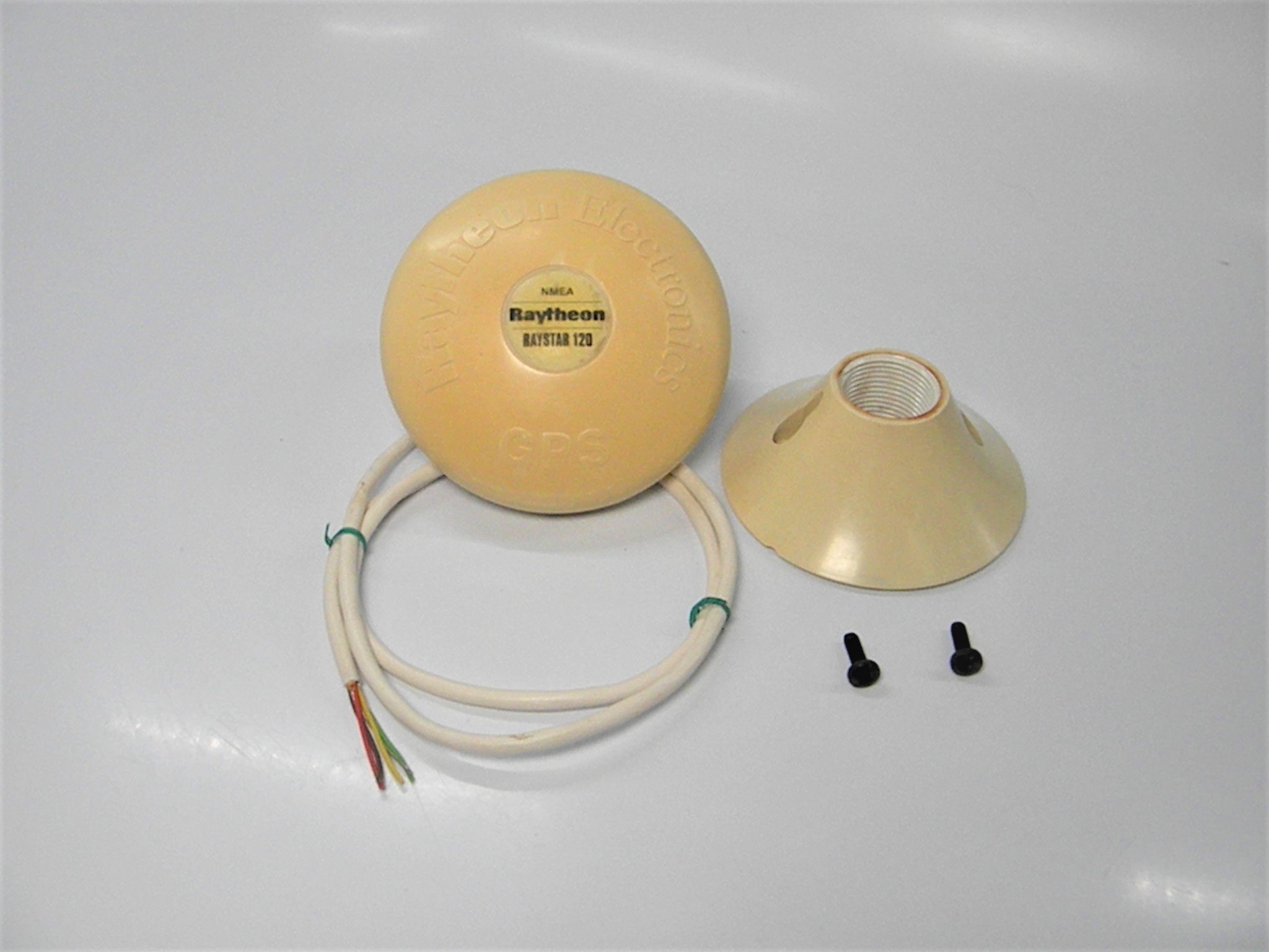 Raytheon Raystar 120 NMEA GPS Antenna w/ Pole Mount Base E32026