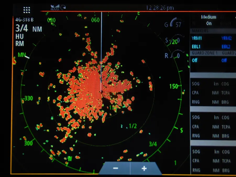 Simrad/Lowrance/Navico/B&G Broadband 4G Radar Dome W Cables & RI10 (Good Cond) - Image 3