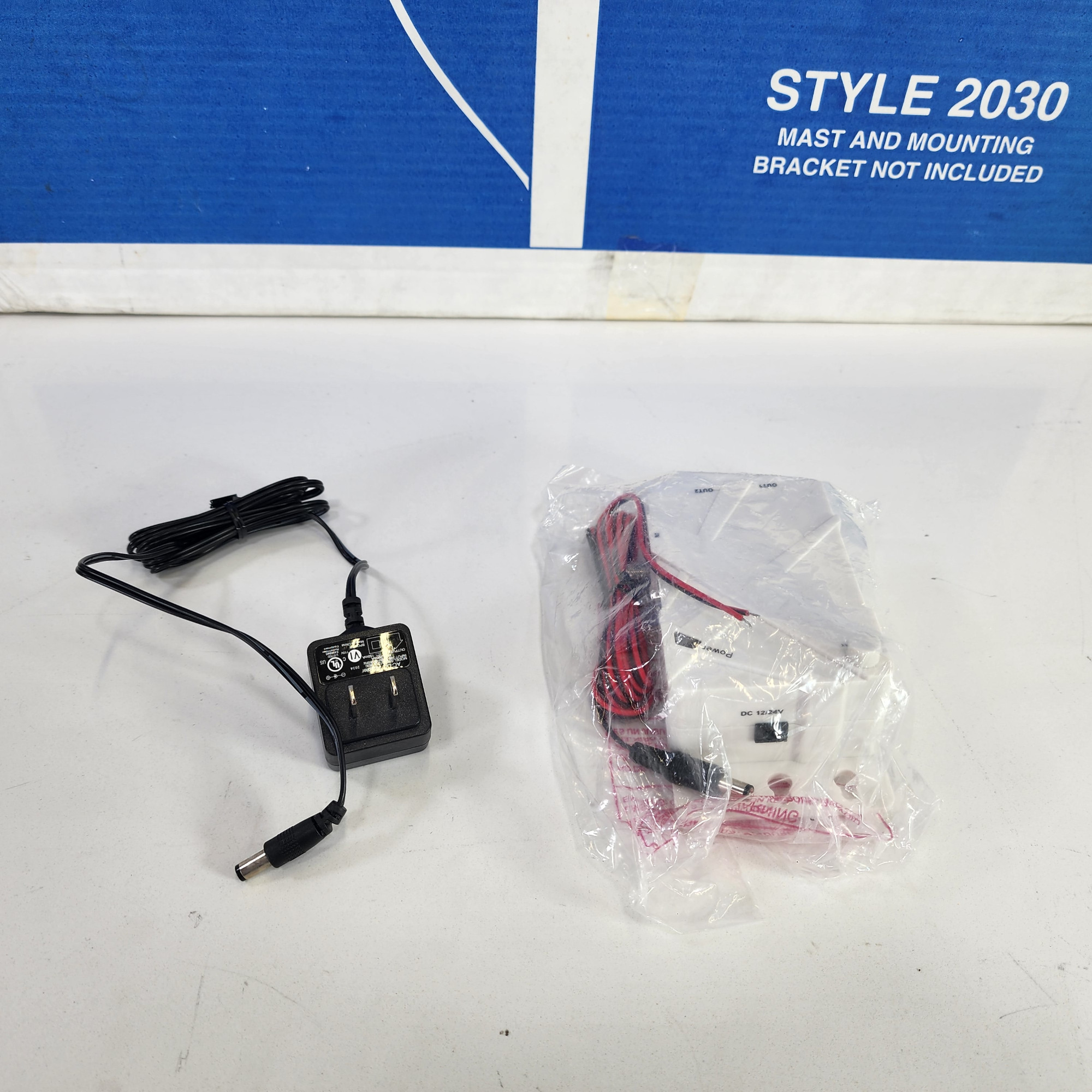 Shakespeare Style 2030GE SeaWatch Omnidirectional Marine TV Antenna