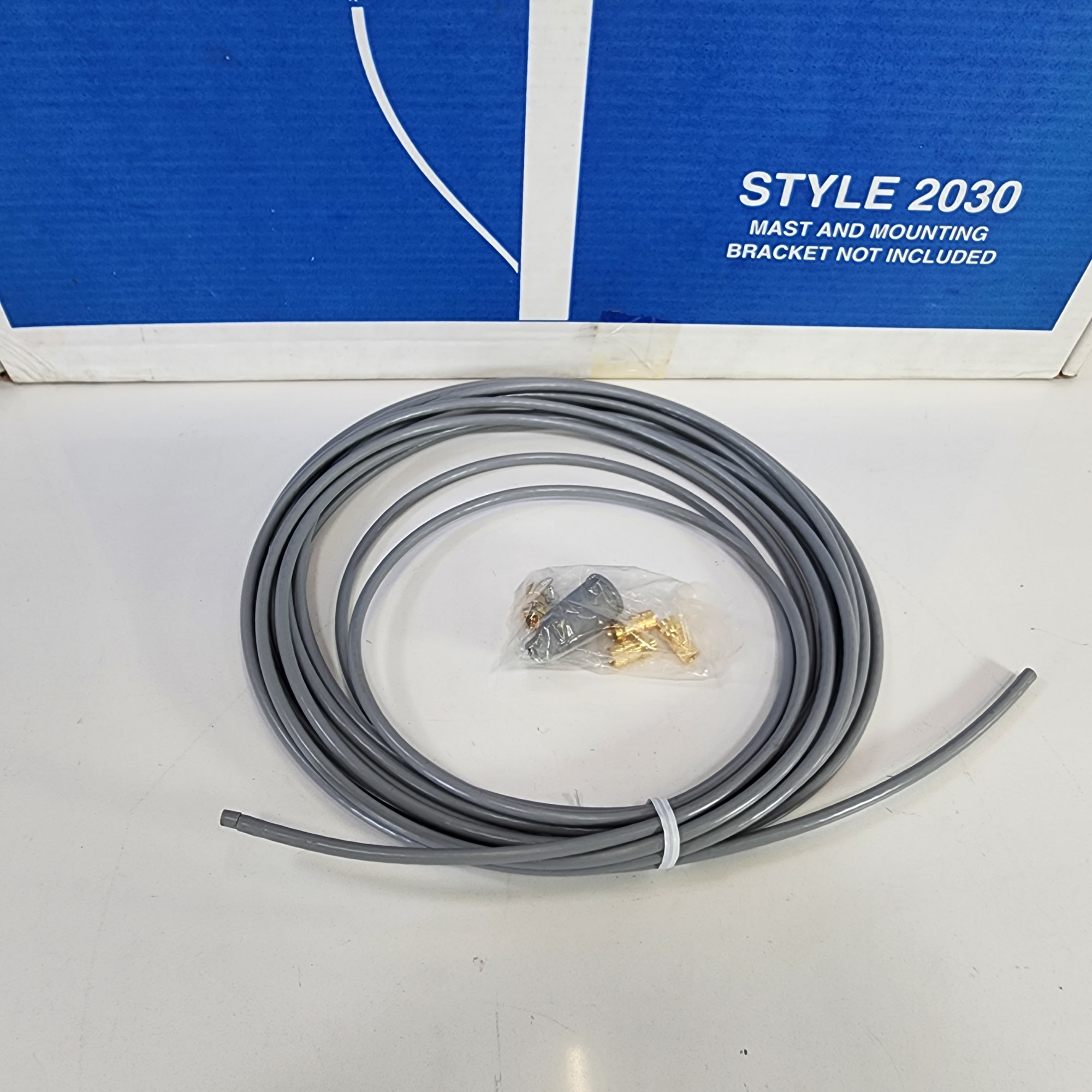 Shakespeare Style 2030GE SeaWatch Omnidirectional Marine TV Antenna