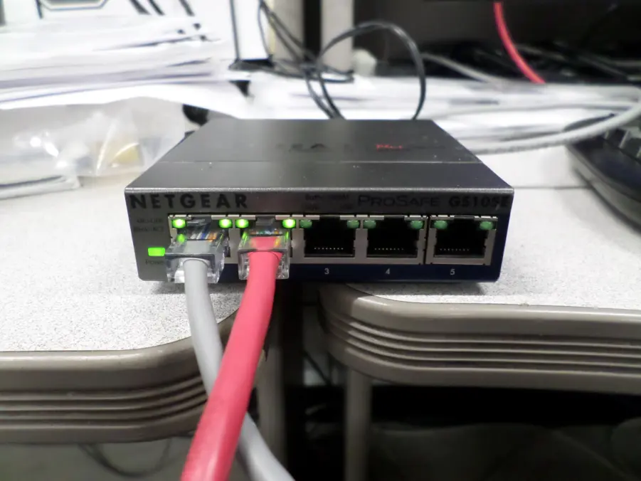 Netgear Prosafe GS105E 5 Port Gigabit Managed Switch - Image 5