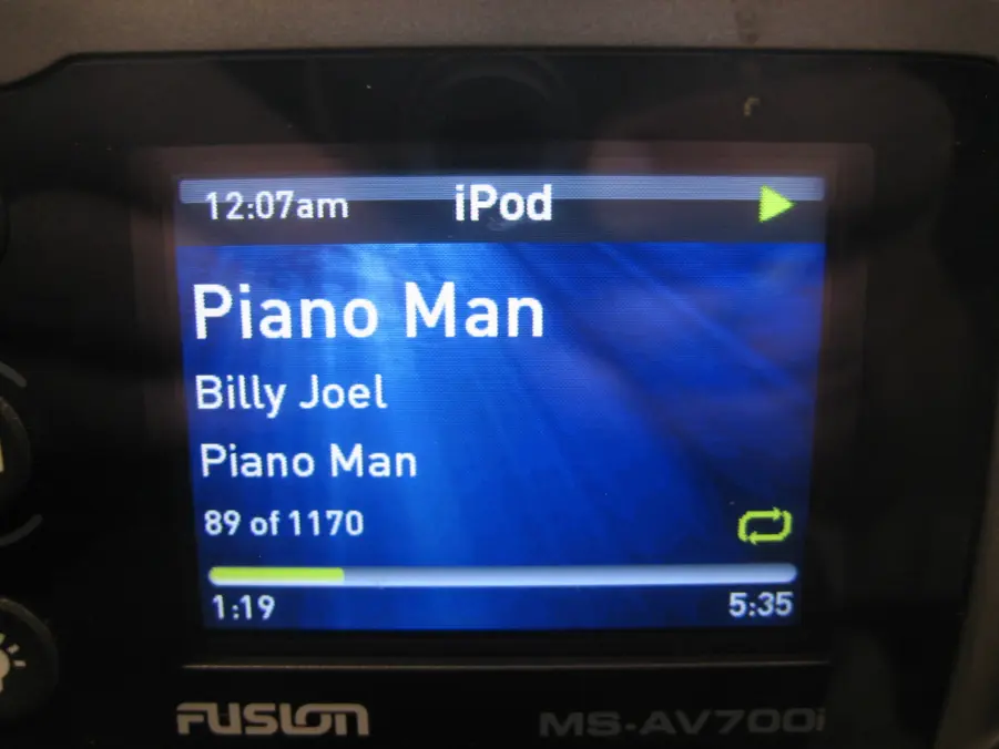 Fusion/MS-AV700i Marine Stereo-iPod Dock/FM/AM/Aux/Sirius - Image 9
