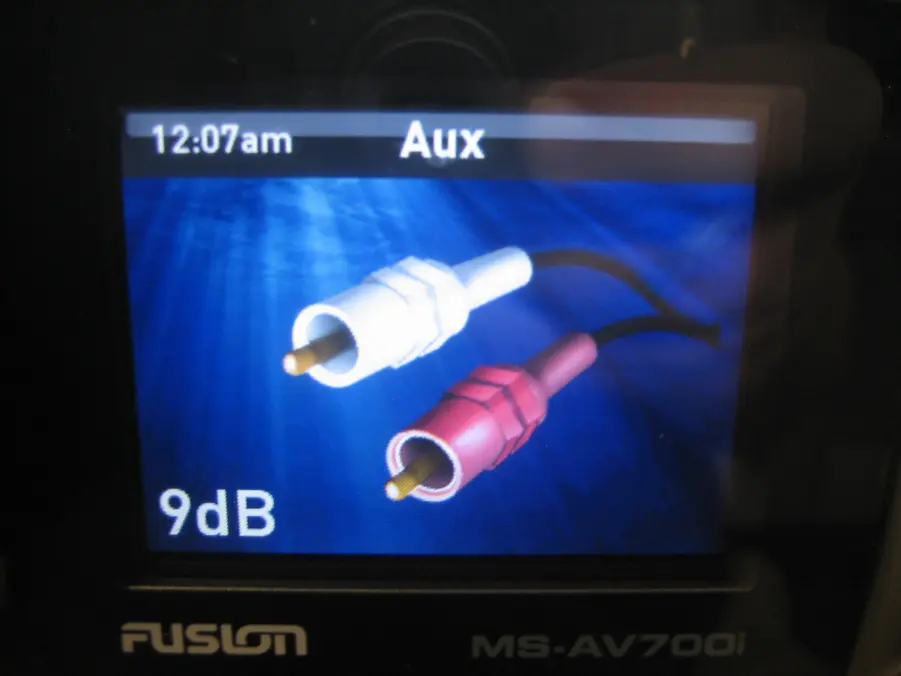 Fusion/MS-AV700i Marine Stereo-iPod Dock/FM/AM/Aux/Sirius - Image 7