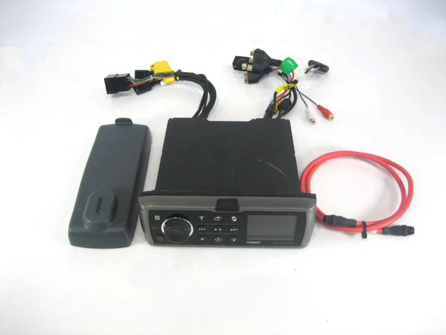 Fusion/MS-AV700i Marine Stereo-iPod Dock/FM/AM/Aux/Sirius