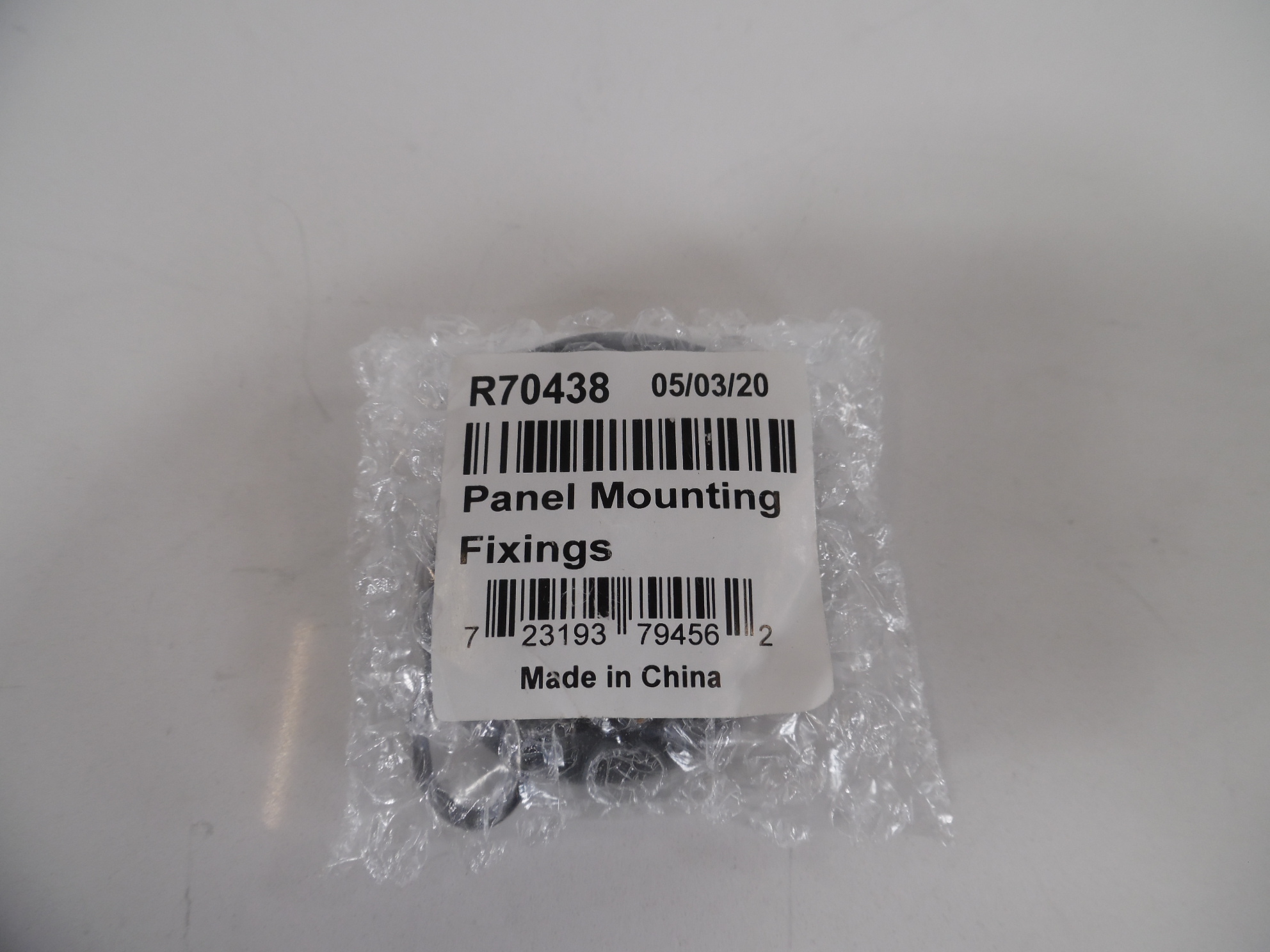 Raymarine R70438 Panel Mounting Fixings Kit for Ray60 Ray63 Ray70 Ray73 ...