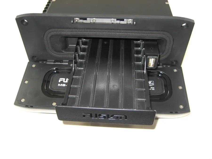 Fusion/MS-UD/AV755/Marine Digital Media Stereo with UNI-Dock-New Open Box - Image 9