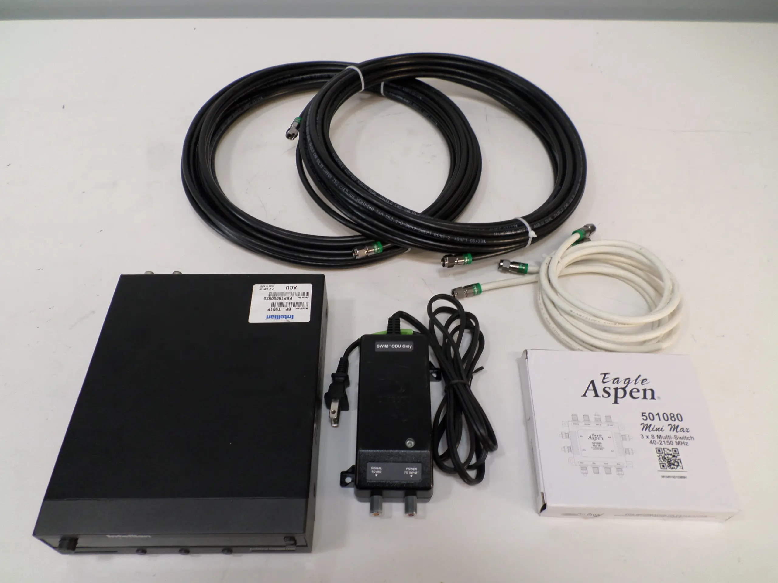 Intellian i6W 24" Worldwide Satellite TV Tracking Antenna Complete