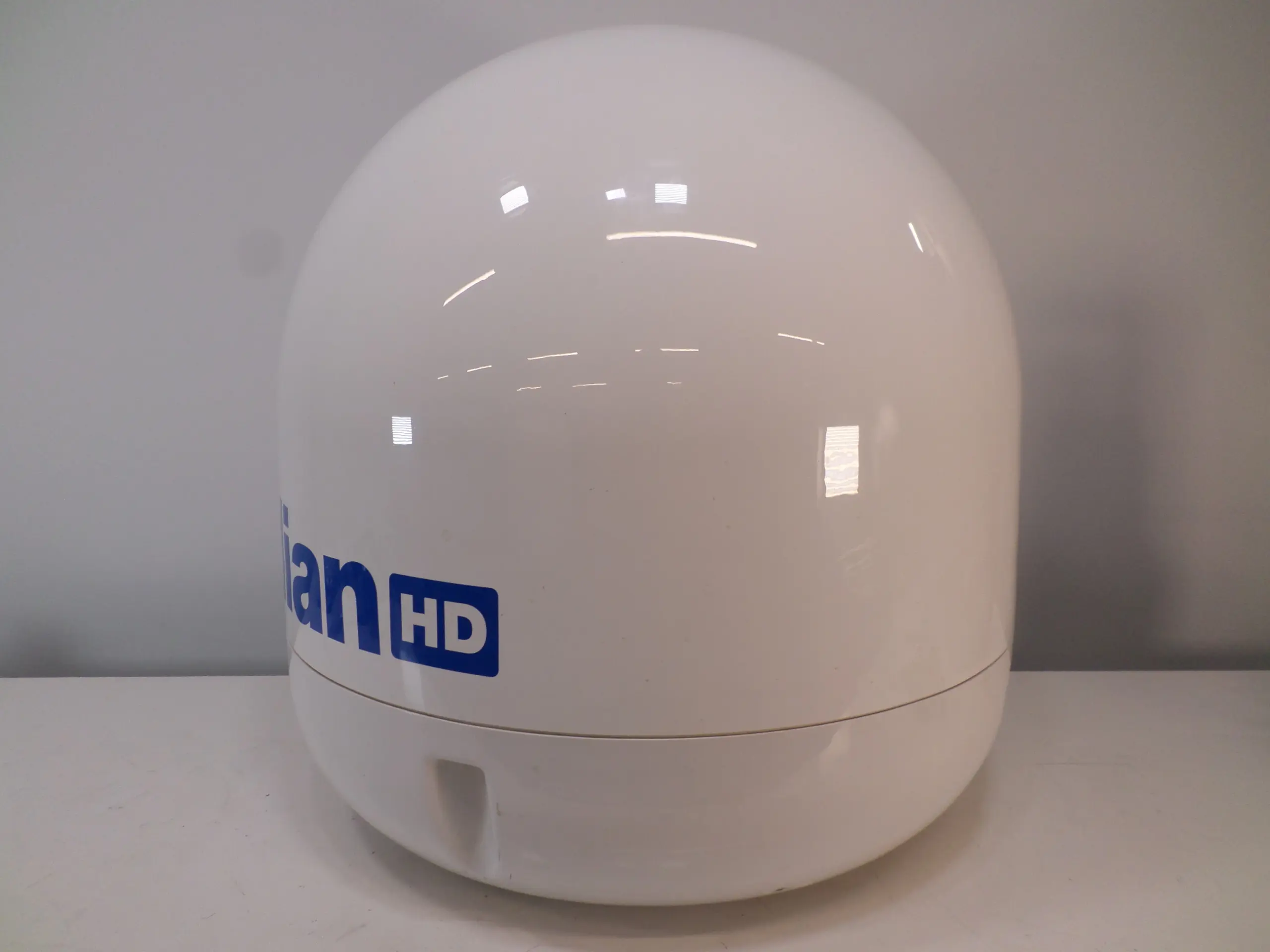 Intellian i6W 24" Worldwide Satellite TV Tracking Antenna Complete